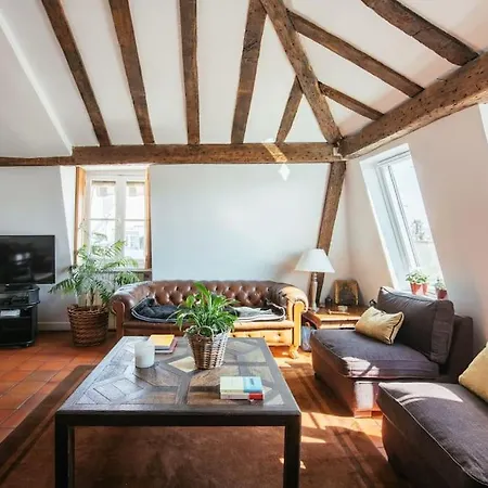 Charming Located In The Heart Of דירה פריז