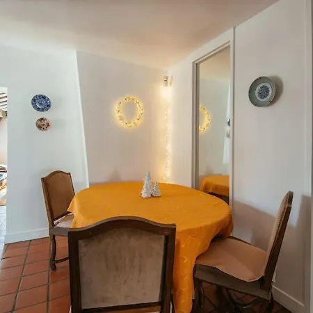Charming Located In The Heart Of * פריז