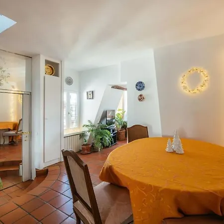 Charming Located In The Heart Of * פריז