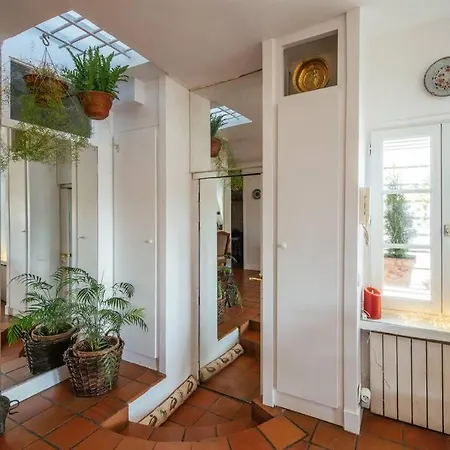 דירה Charming Located In The Heart Of *
